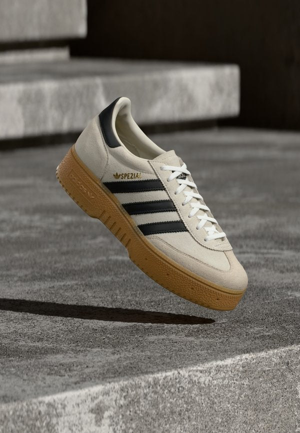 adidas Originals HANDBALL SPEZIAL BOLD - Trainers - core black