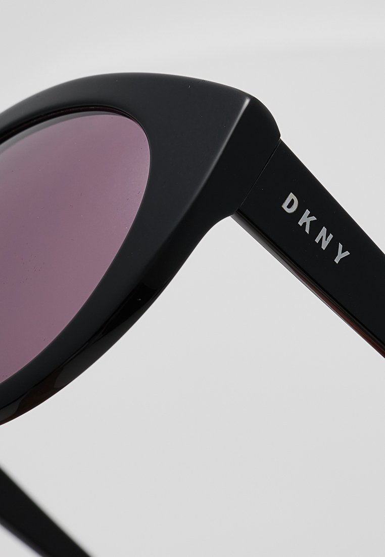 DKNY
