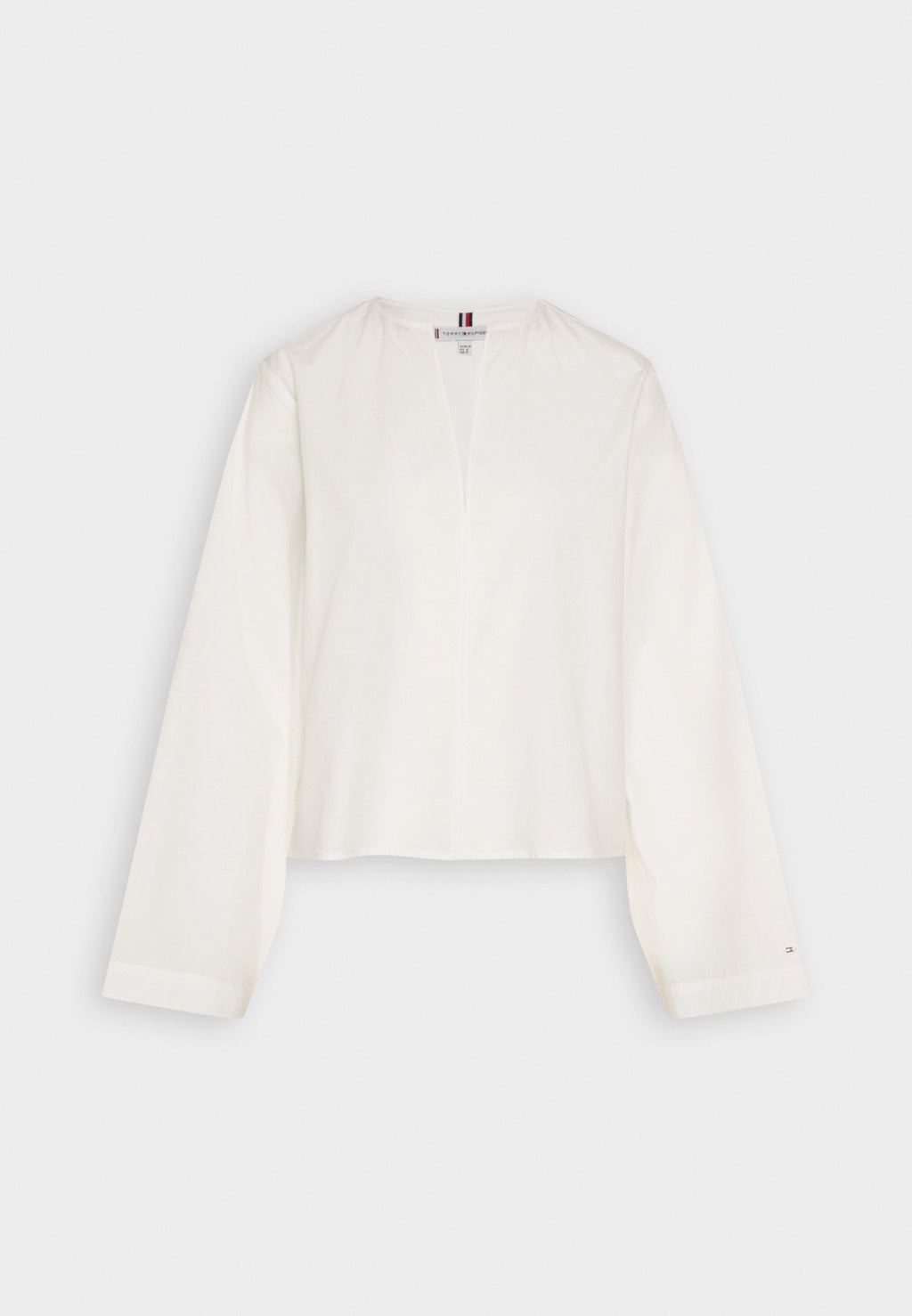 SOLID V NECK Media 1