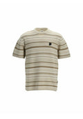 Gestreiftes Kurzarm-T-Shirt in Beige und Hellbraun, mit gerippter Textur und kleinem schwarzem Logo auf der linken Brust.
