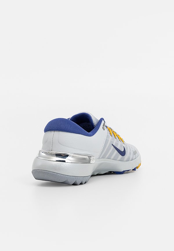 Nike Performance