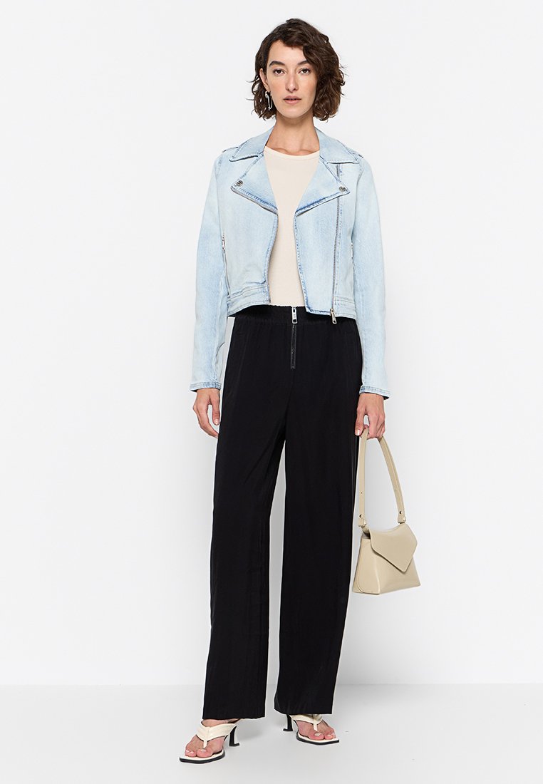 DKNY