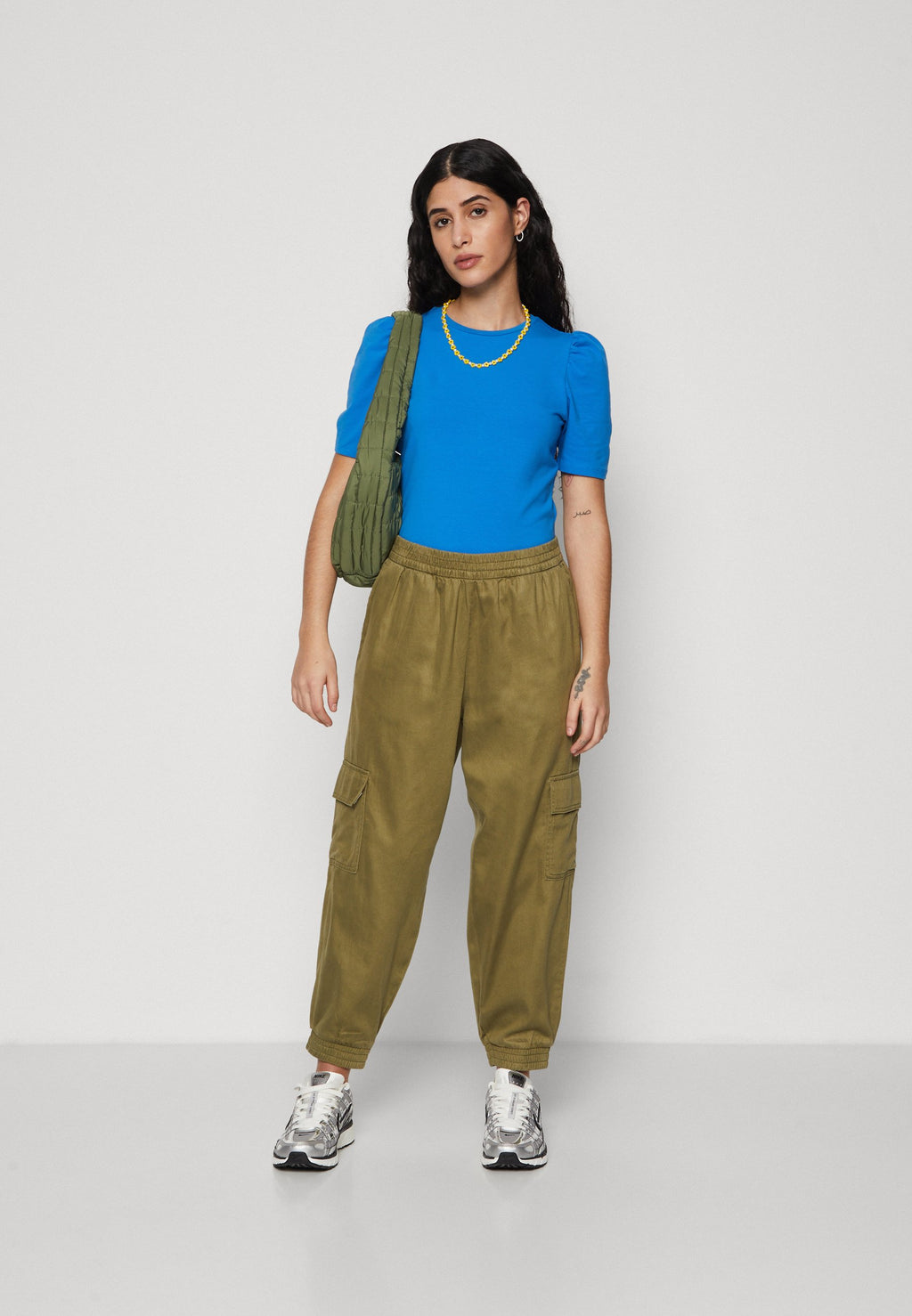 ONLFADUMA LIFE CARGO Media 2