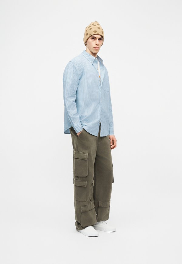 Element BUTTON DOWN REGULAR