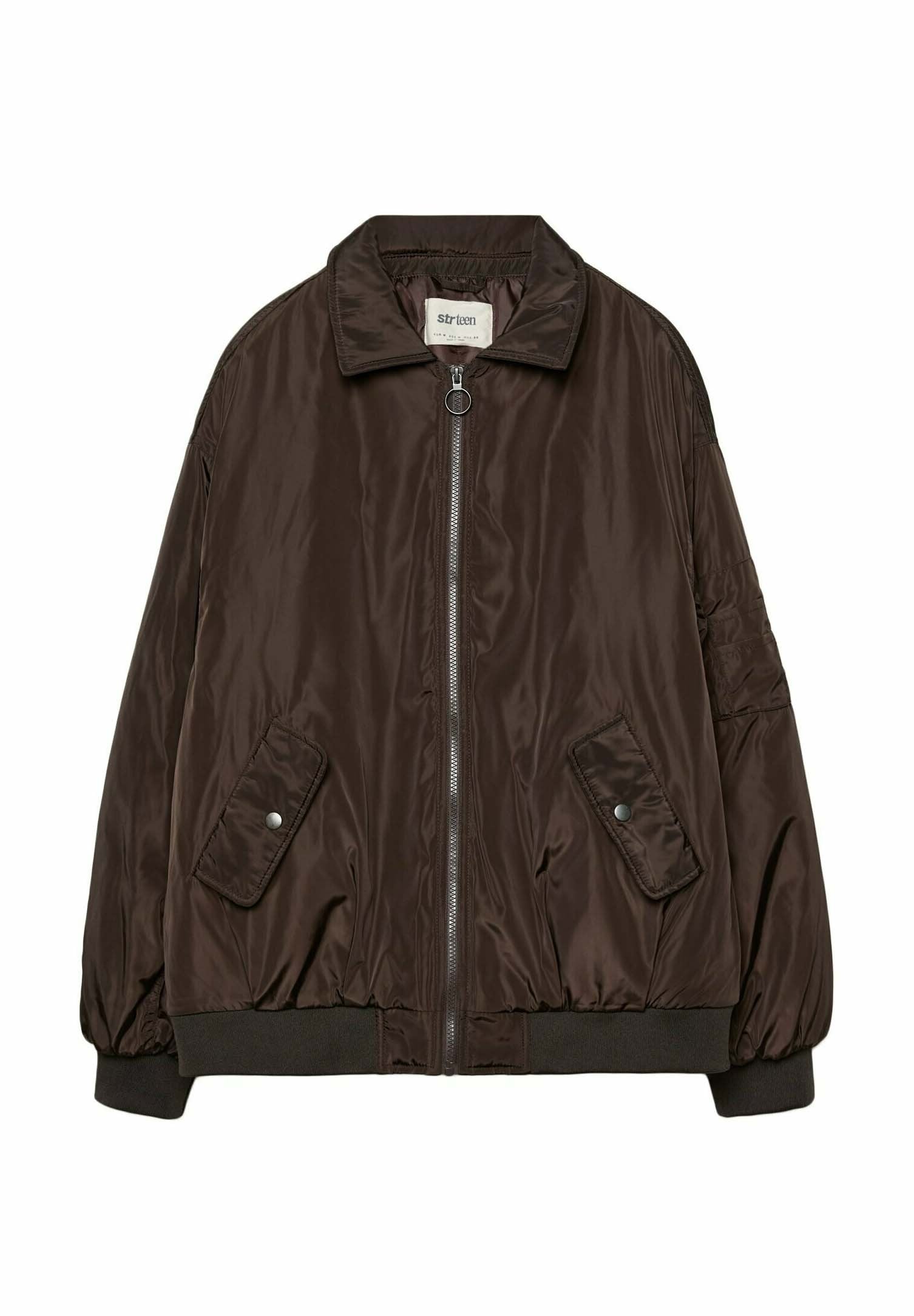 Braune Nylon-Bomberjacke mit Reißverschluss vorne, Stehkragen, zwei Druckknopf-Taschen, gerippten Bündchen und einer strukturierten Oberfläche.