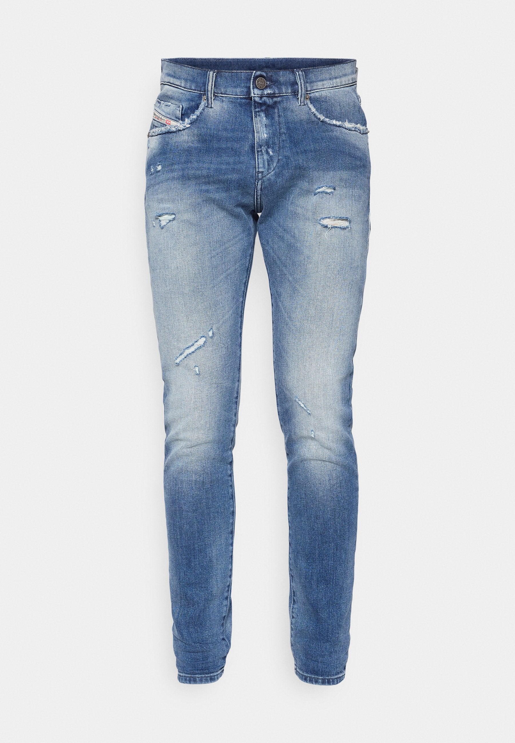Blaue Jeans aus Denim mit einem abgenutzten Finish, fransigen Details, schmaler Passform und standardmäßigem Fünf-Taschen-Design.