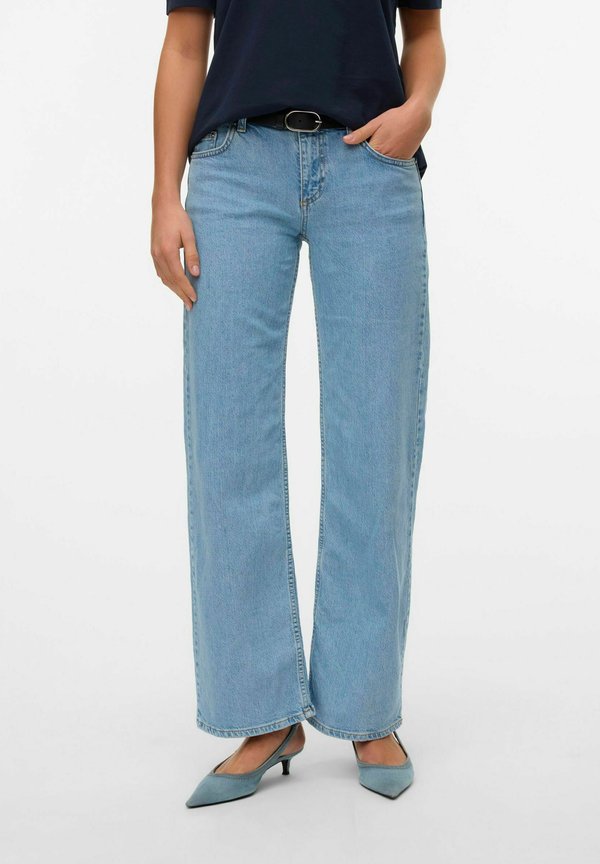 Vero Moda Wide-fit VMALEXIS Low rise Wide Fit - Cropped - Straight leg jeans - light blue denim