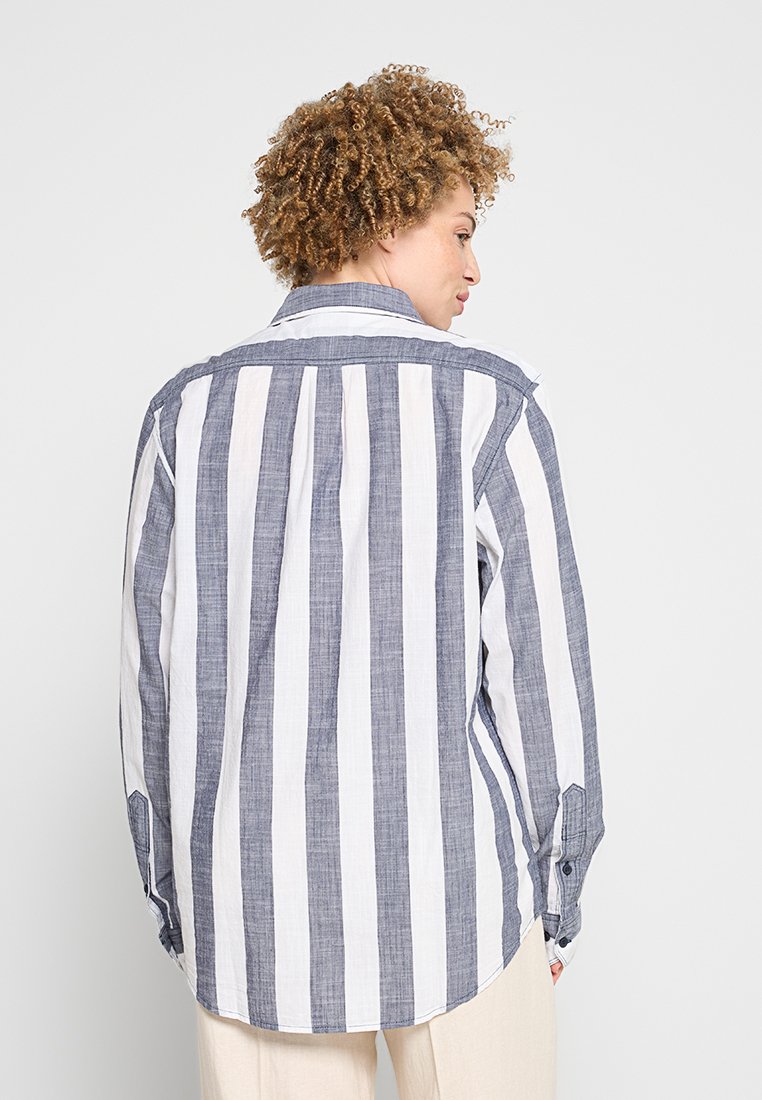 Lee LEESURE REGULAR FIT