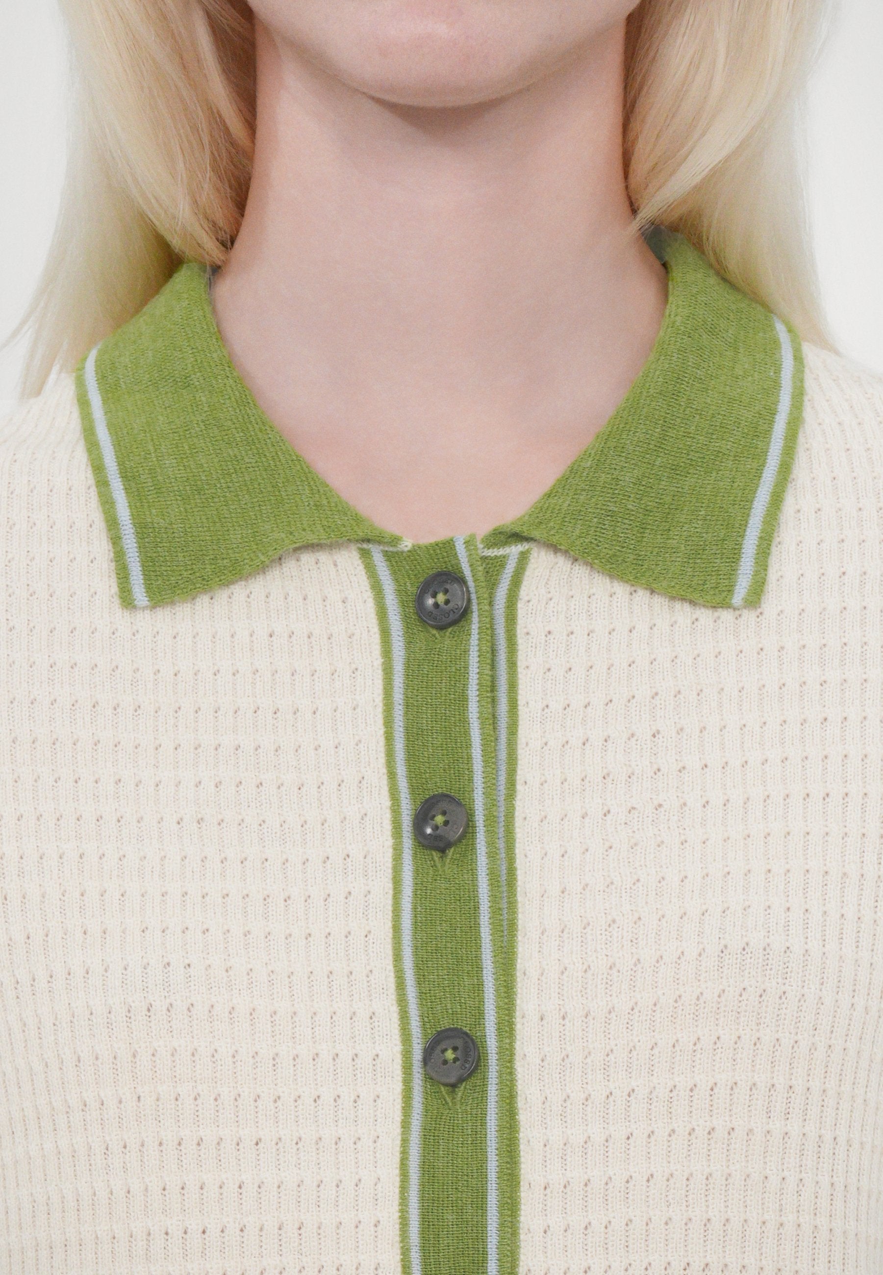 CLOSED SHORT SLEEVE