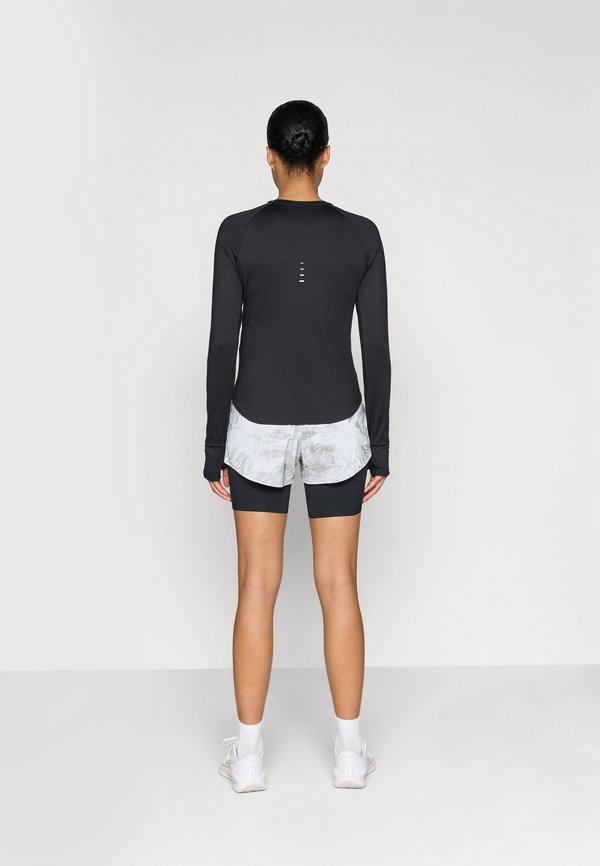 Nike Performance