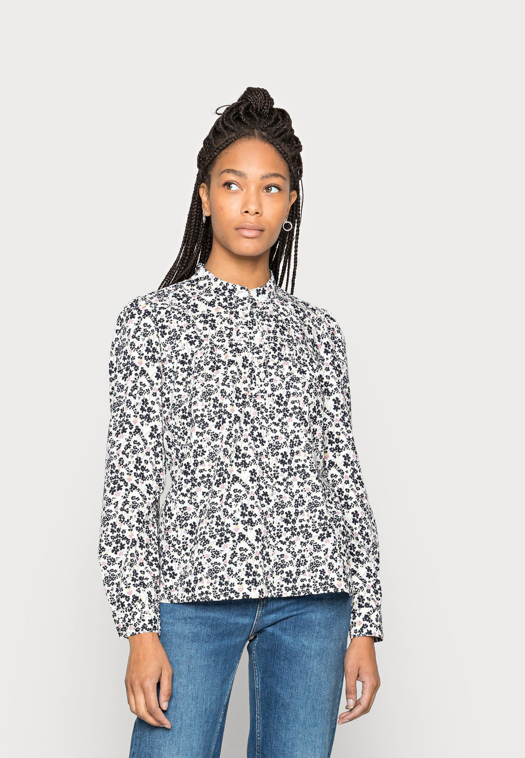 BLOUSE Media 3