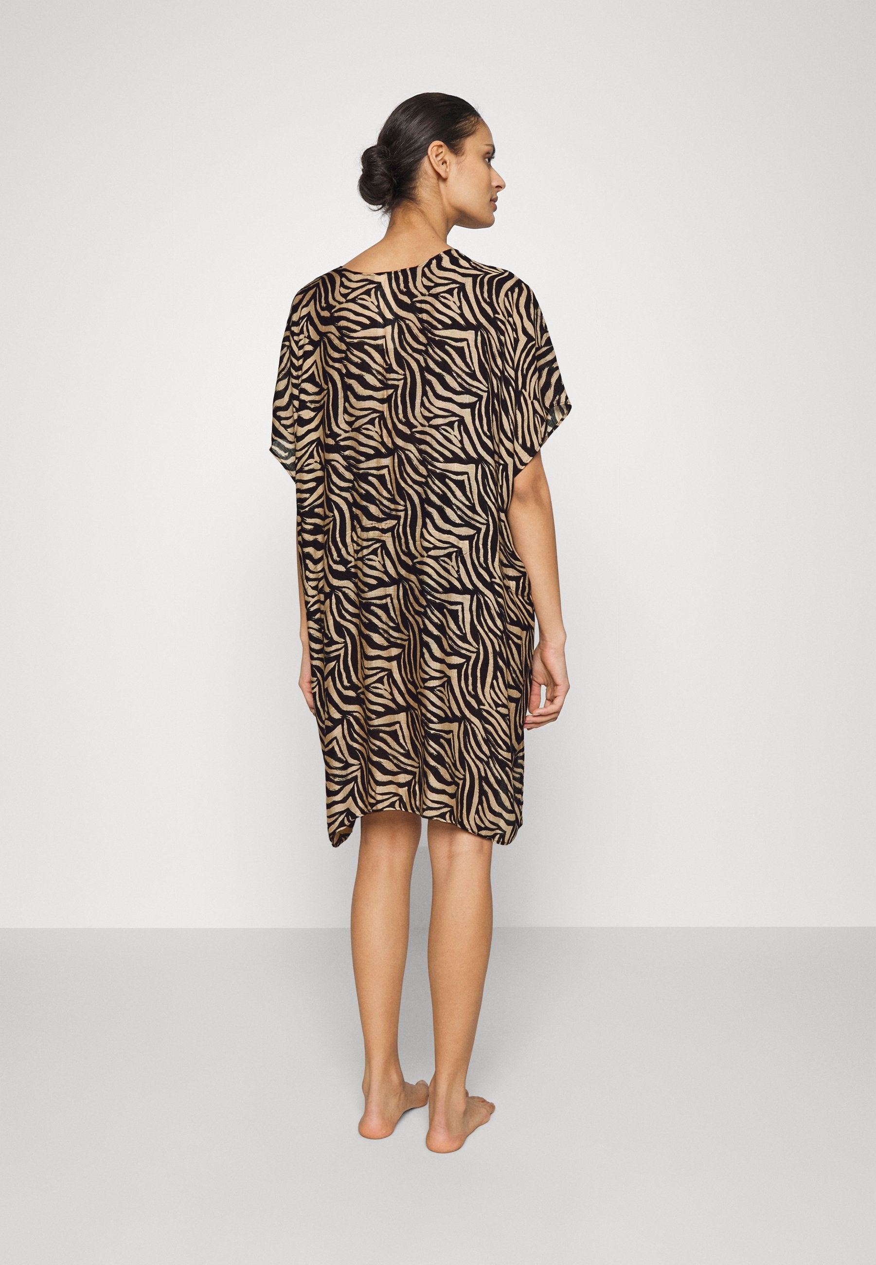 Anna Field PRINTED SHORT KIMONO