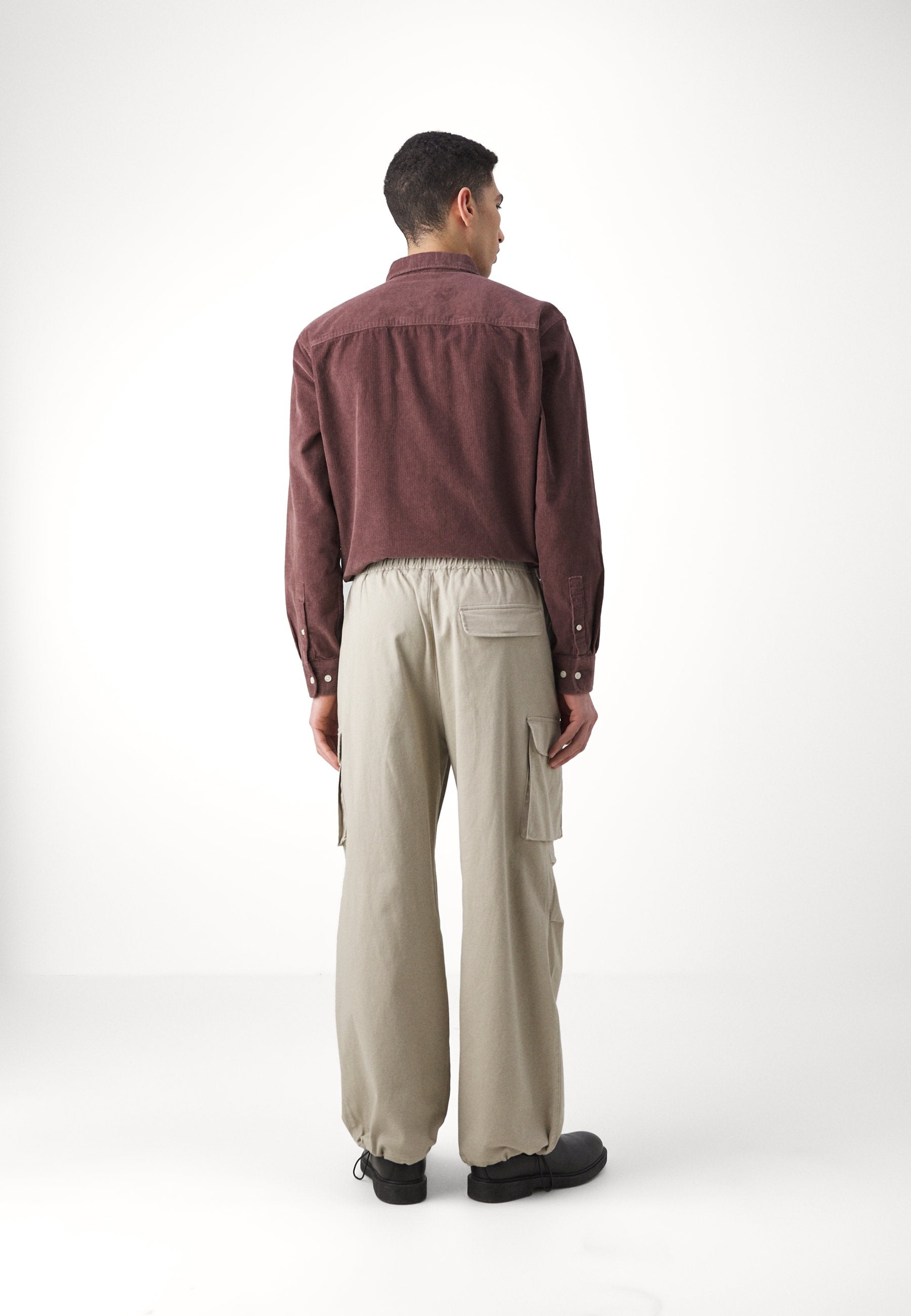 ONSKAZI LOOSE PARACHUTE PANT Media 5