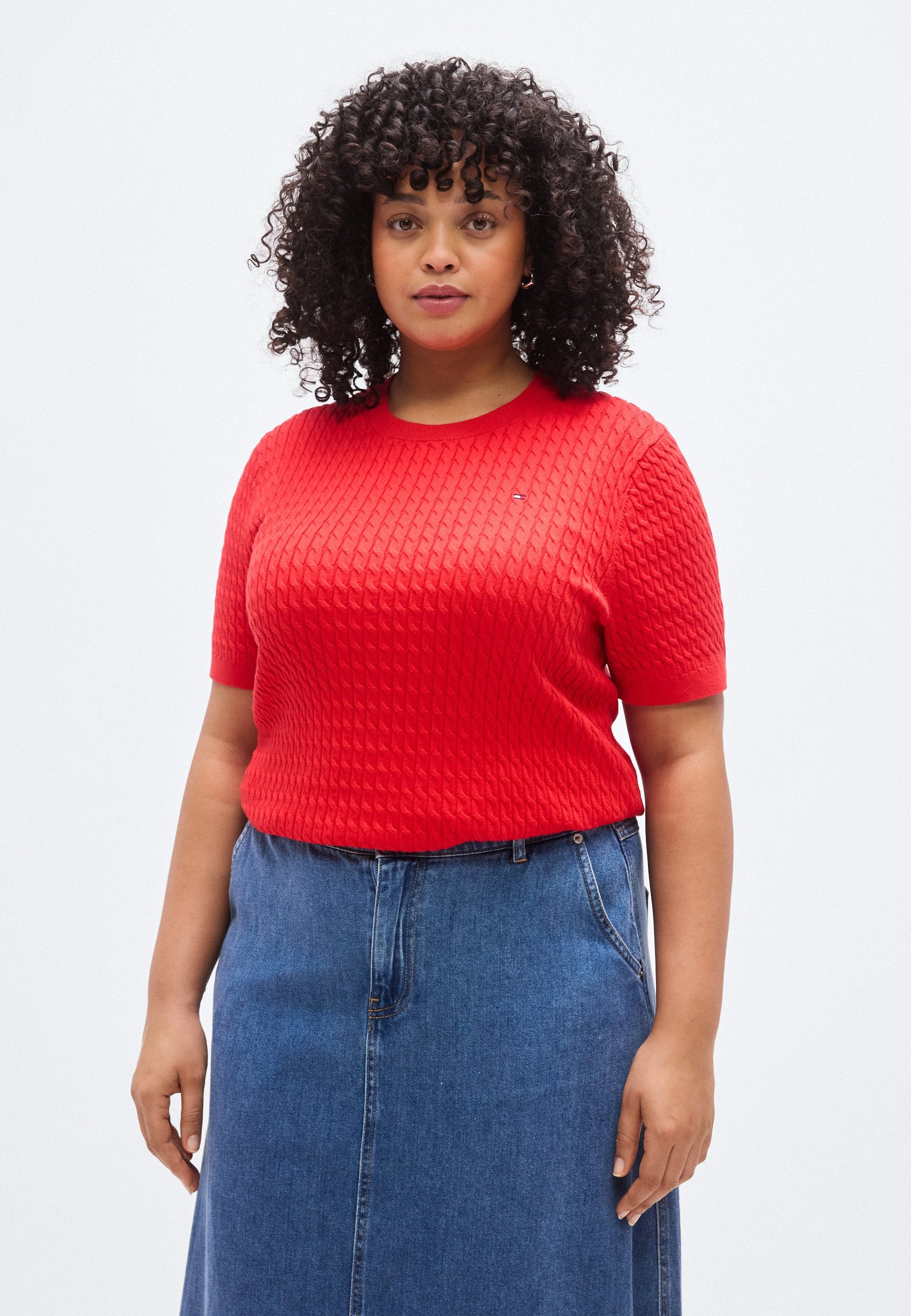 CURVE CABLE KNIT SHORT SLEEVE JUMPER Media 3