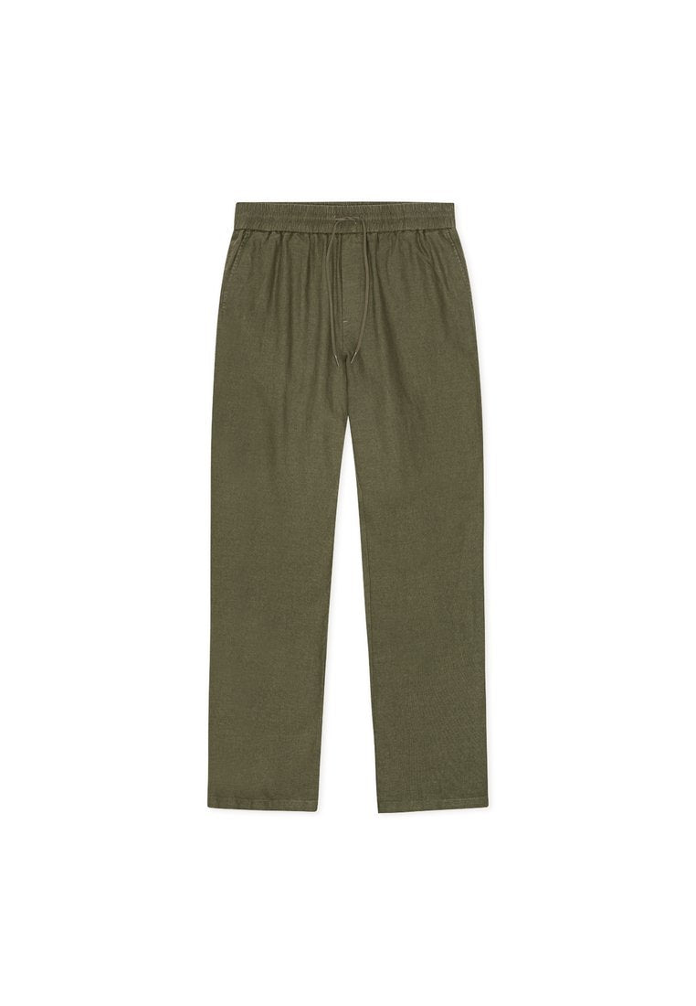 Olivgrüne, leichte Hose mit elastischem Bund und Kordelzug. Gerades Bein ohne sichtbare Taschen oder Verzierungen.