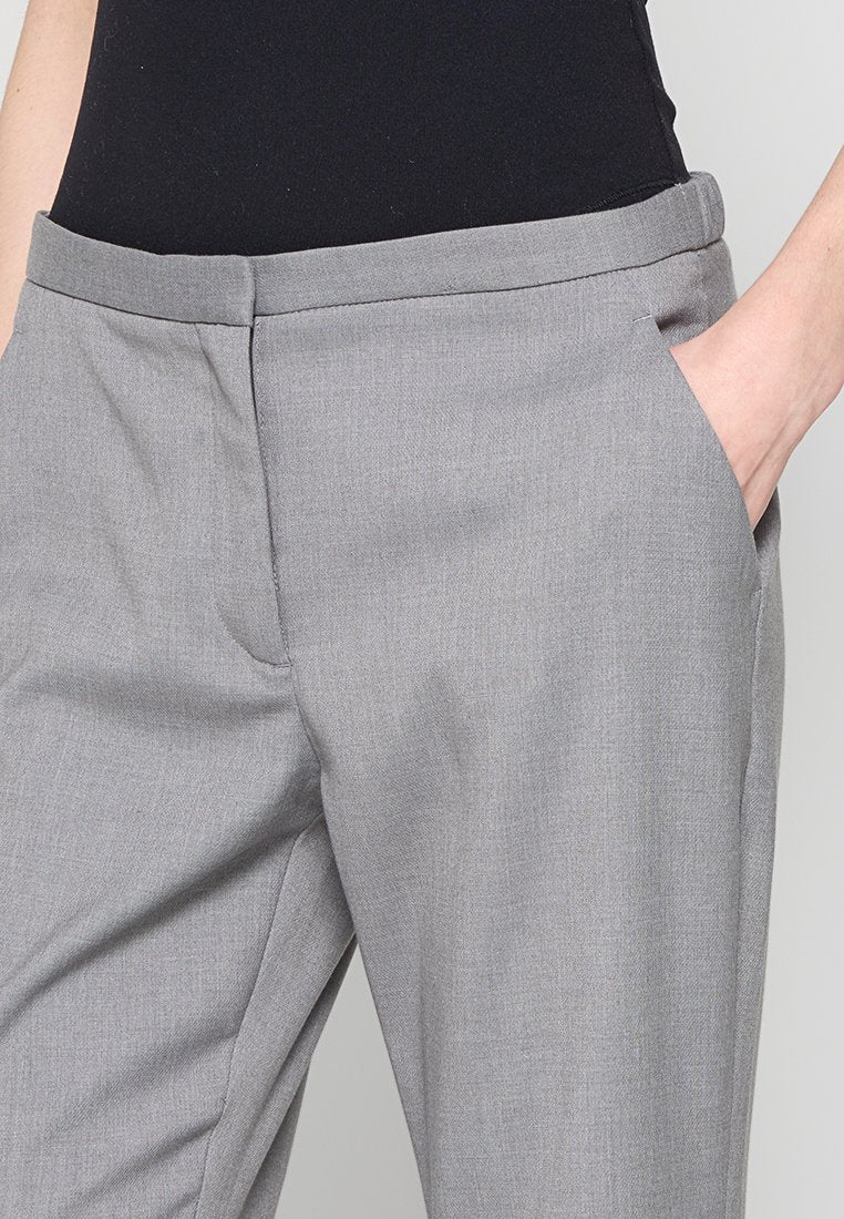 Abercrombie & Fitch REGULAR FIT