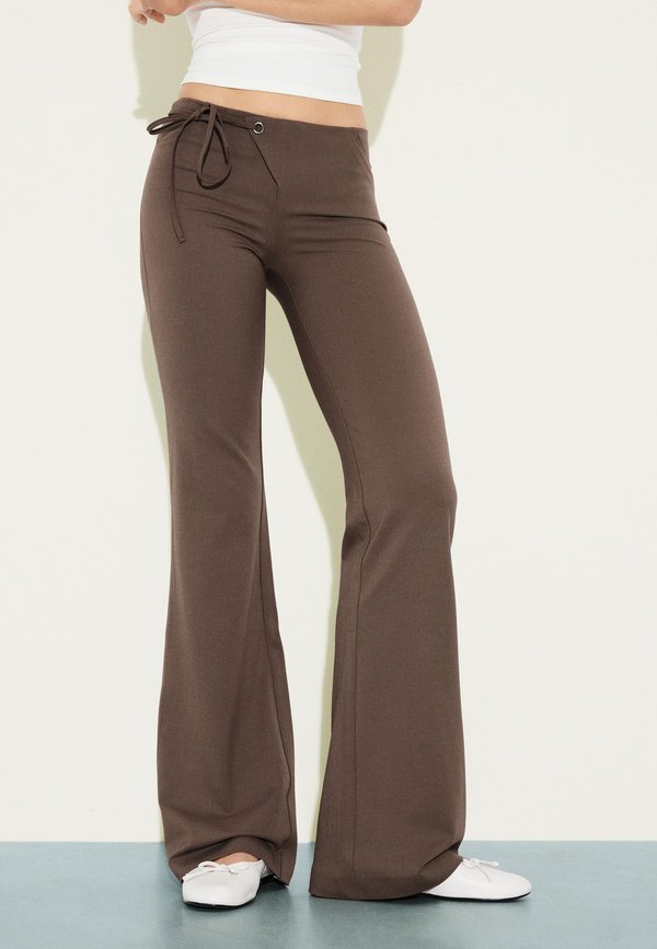 Bershka TROUSERS - Trousers - sand