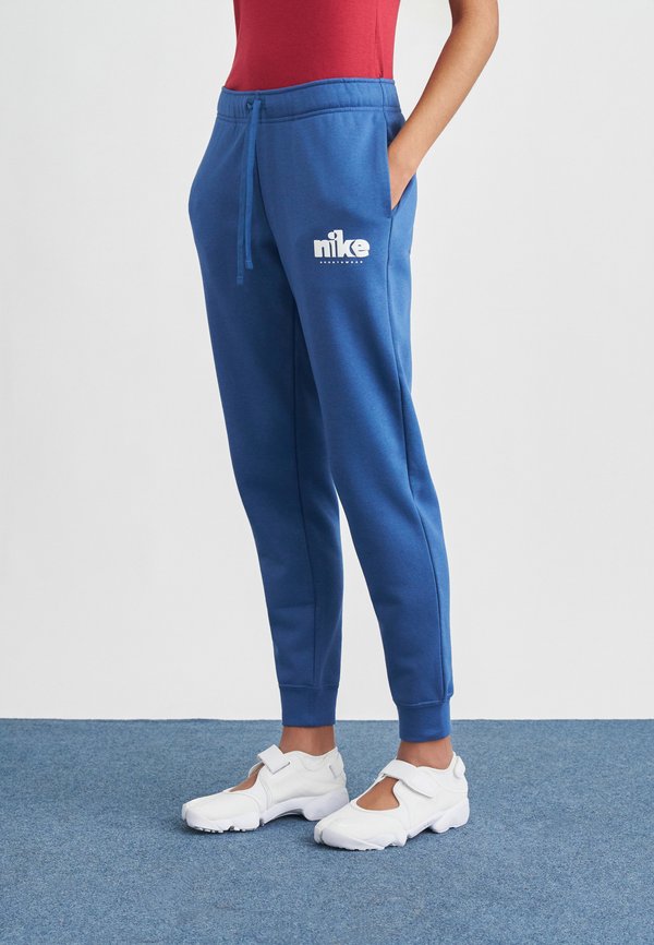 Nike Sportswear CLUB PANT - Tracksuit bottoms - mystic navy
