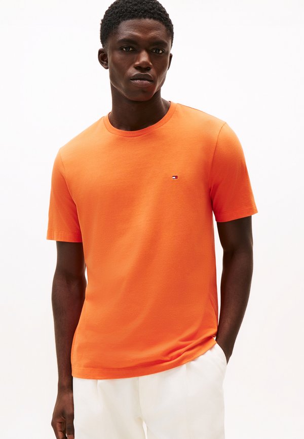 Tommy Hilfiger SEASONAL SOLID TEE CORE ESSENTIALS - Basic T-shirt - brilliant orange