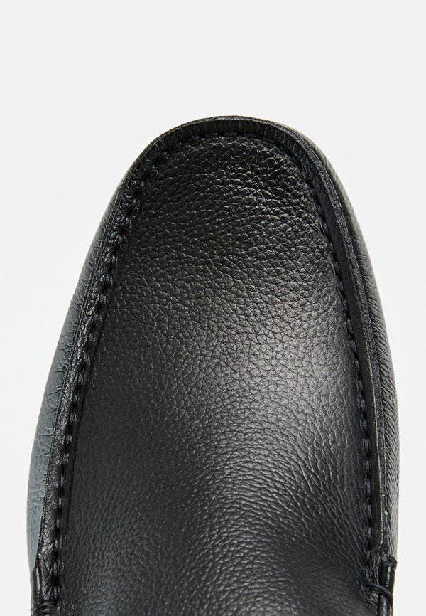 AIGNER DOUGLAS