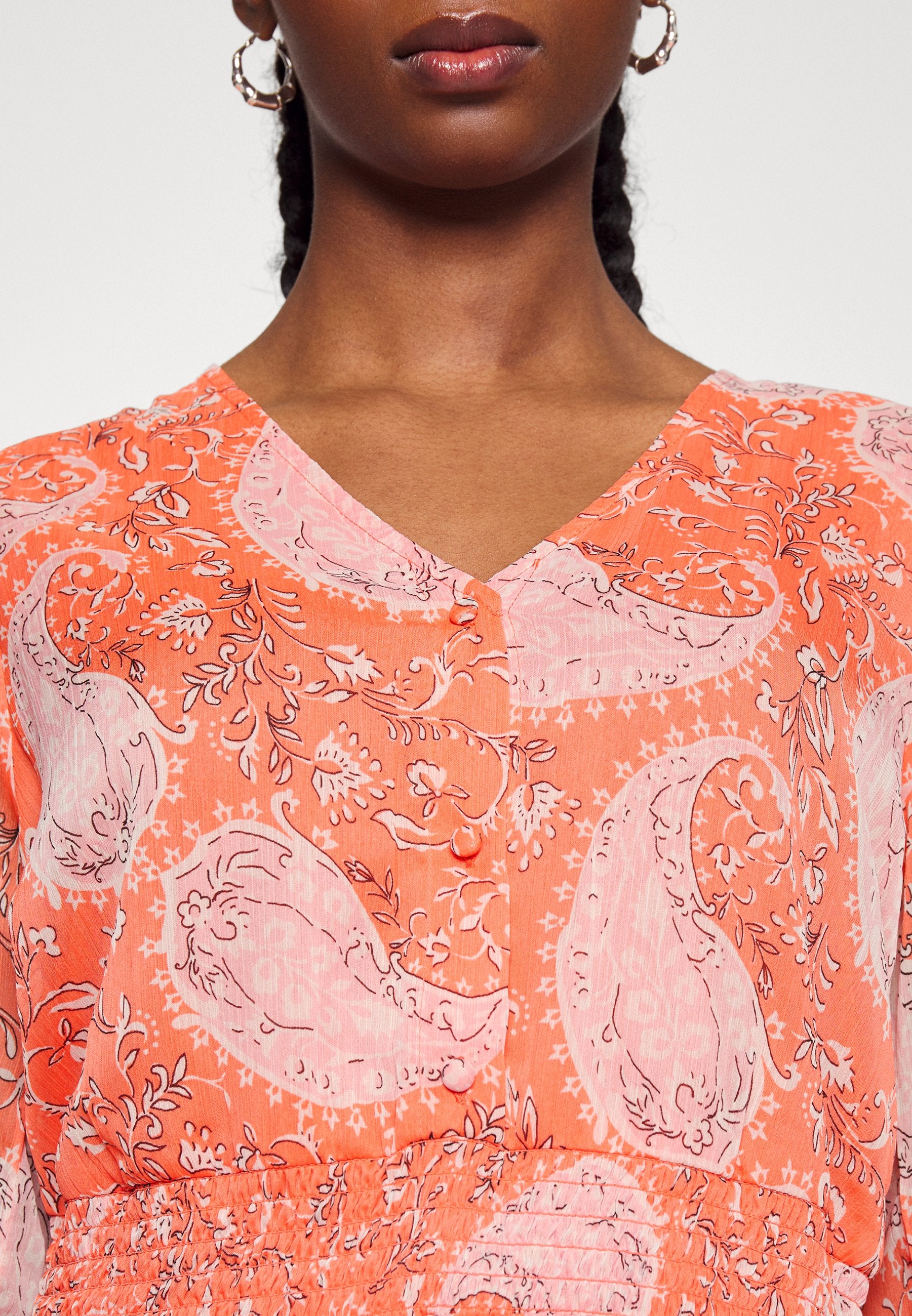 ONLAVEY V-NECK Media 5