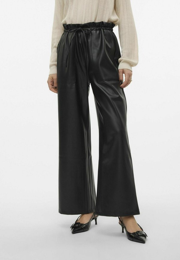 Vero Moda Faux leather VMPAULINA High waist - Trousers - black