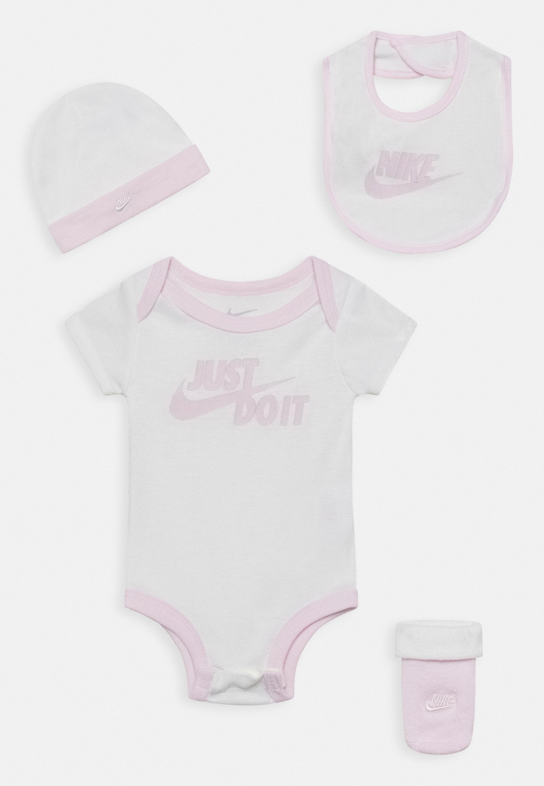 Nike Sportswear 8 PIECE GIFT SET