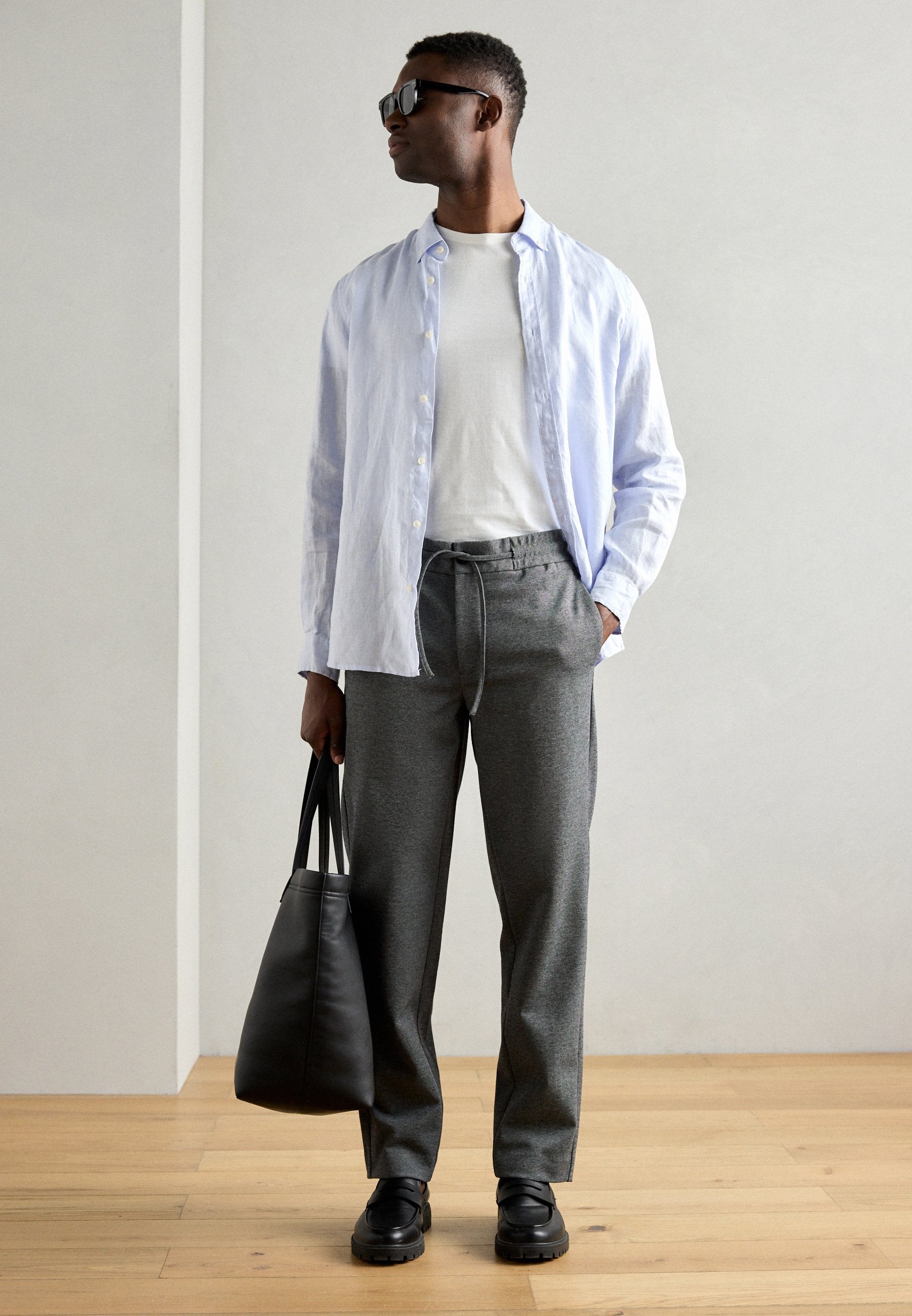 SUPERFLEX RELAXED FIT PANTS Media 2
