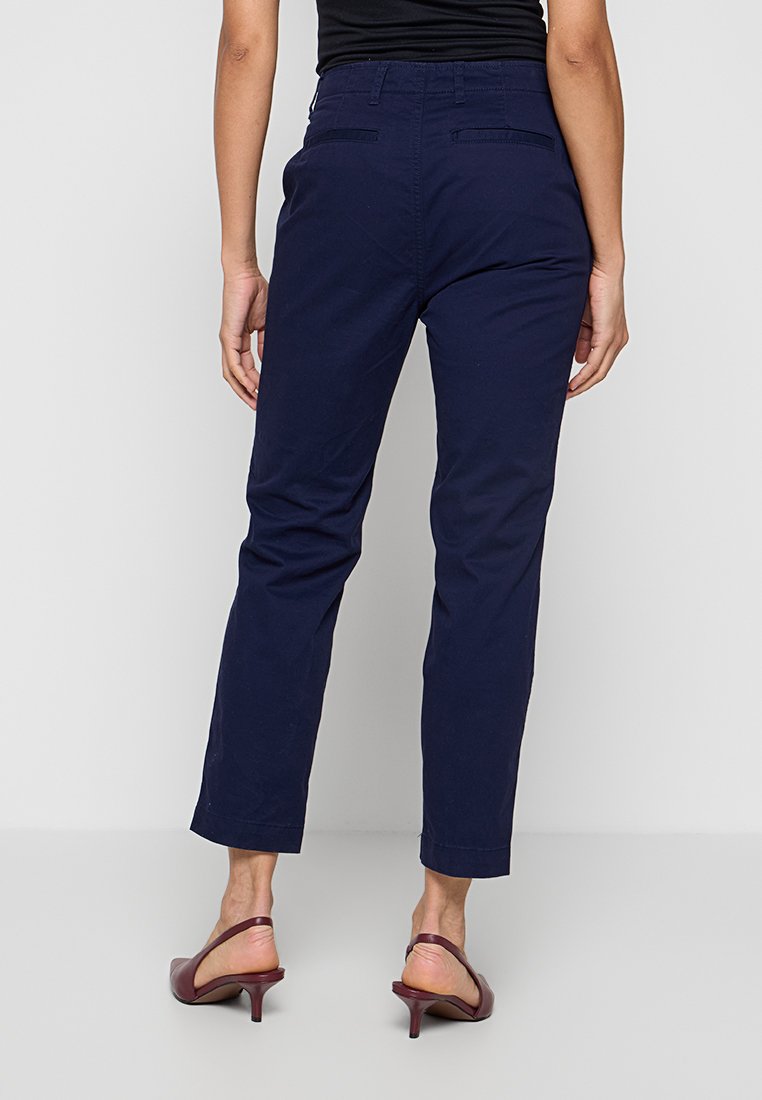 GAP DOWNTOWN KHAKI