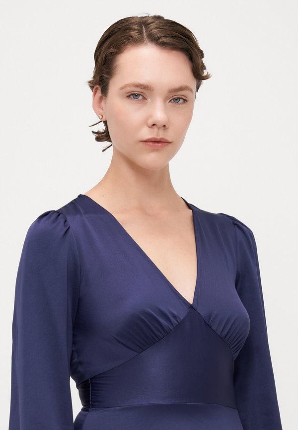 Vero Moda Tall VMCILLA V NECK SLIT DRESS