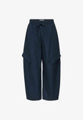 ONLY CARGO TROUSERS ONLAYANA BARREL FIT CARGO TROUSERS - Cargo trousers - navy blazer