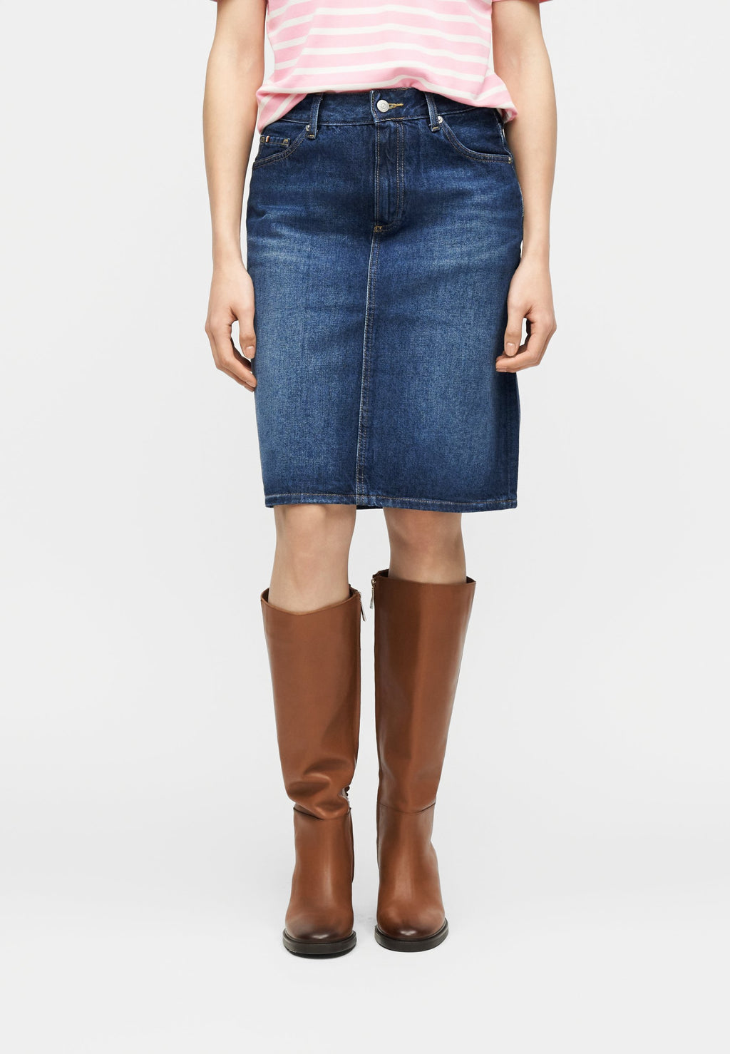 MID RISE STRAIGHT DENIM PENCIL SKIRT Media 3