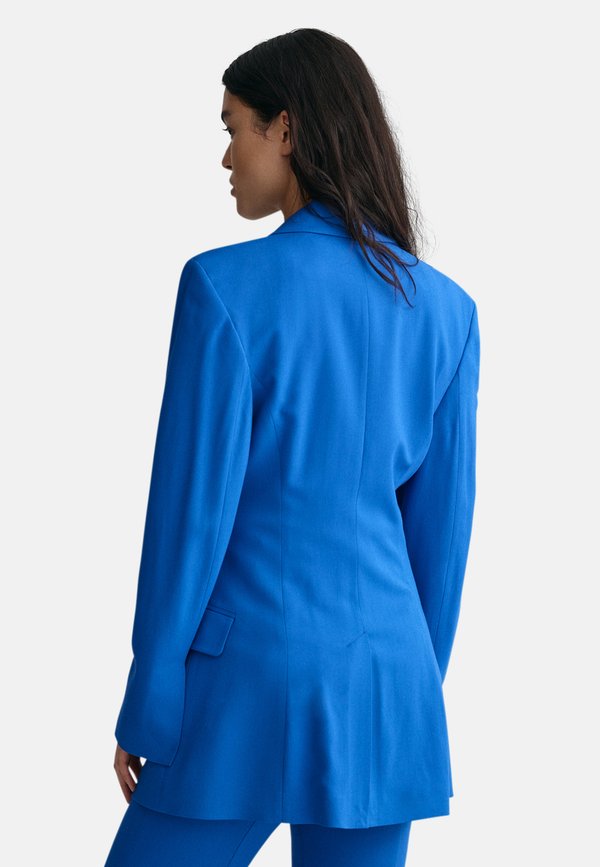 GANT WIDE SHOULDER