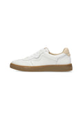 Weiße Low-Top-Sneaker mit beigem Fersenbereich und Gummi-Außensohle, aus glattem Leder mit Schnürverschluss.