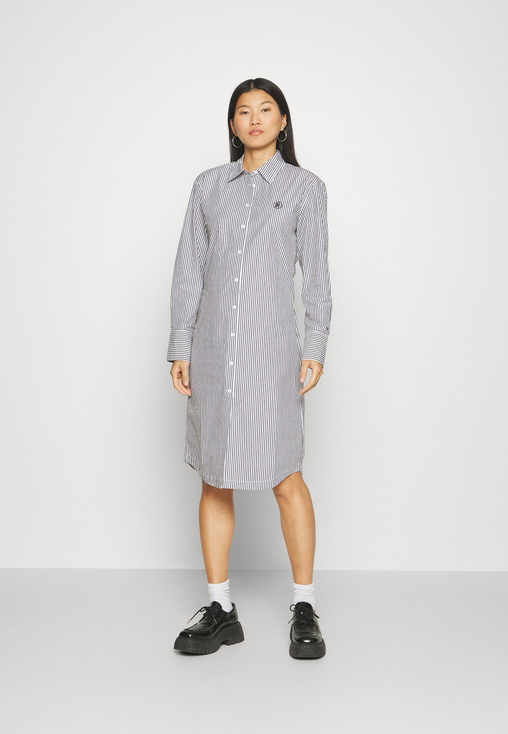 STRIPED WAISTED KNEE DRESS Media 3