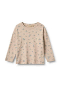 Hellbeige Langarmshirt mit zartem blauen und grünen Blumenmuster, rundem Halsausschnitt und weichem, strukturiertem Stoff. Lässiges Design und lockere Passform.