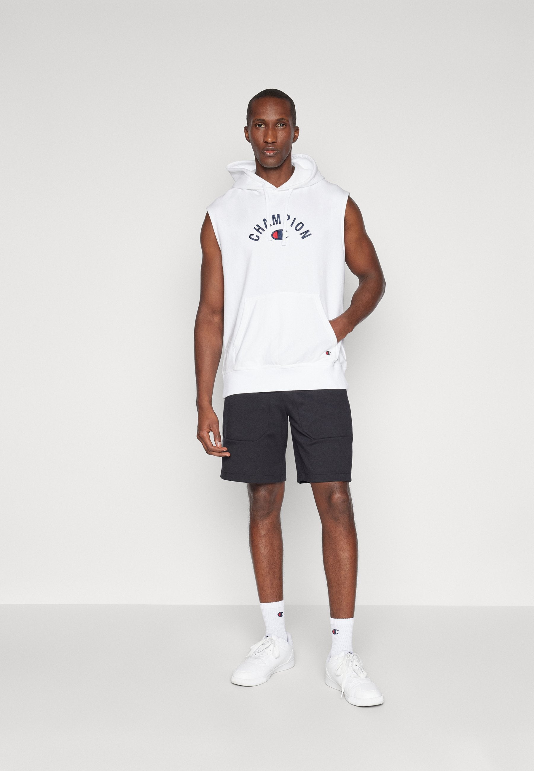 Champion ICONS SLEEVELESS HOODIE WITH CENTRAL LOGO