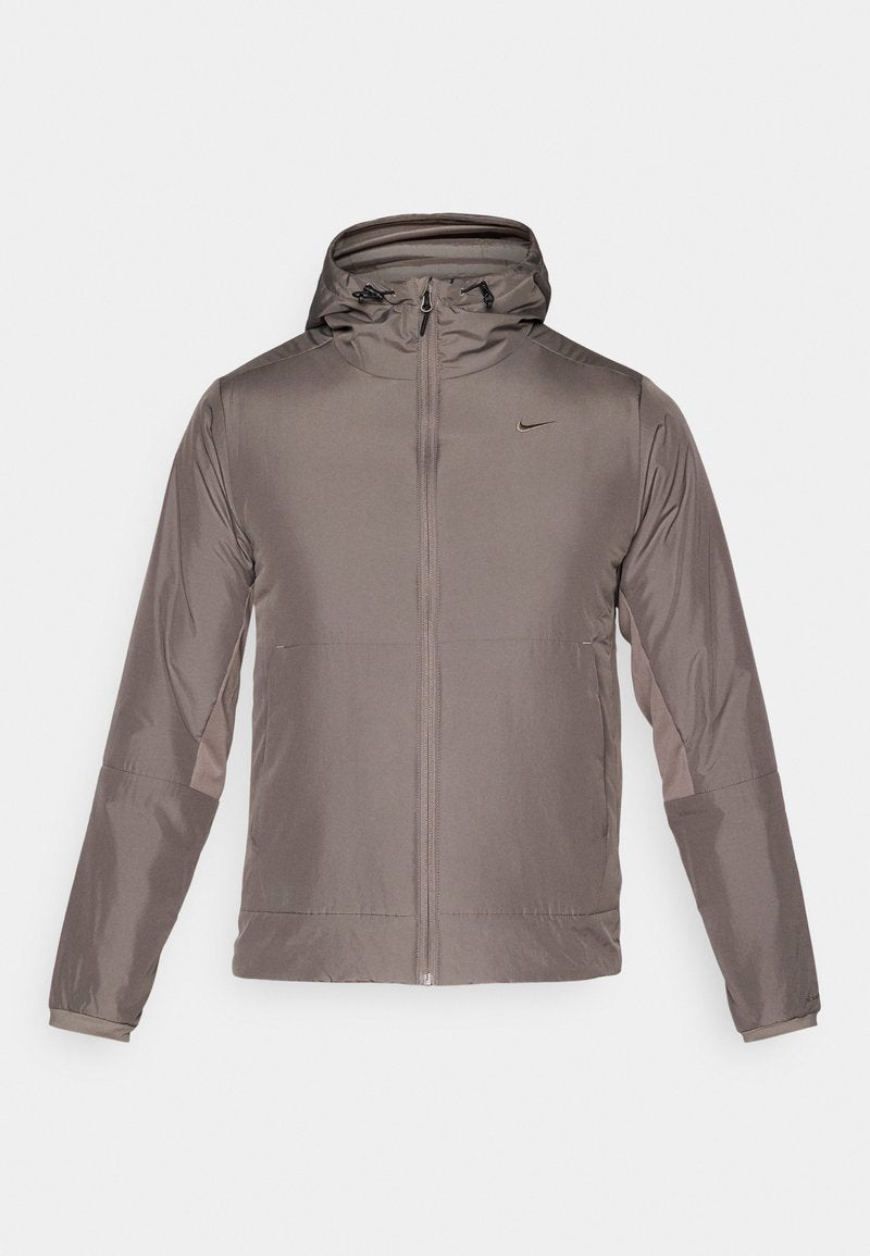 Nike-Jacke, leicht, grau-braun, mit Kapuze, durchgehendem Reißverschluss, langen Ärmeln, kontrastierenden Einsätzen und kleinem Logo auf der Brust.