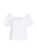 Weißes Blusenshirt mit kurzen, schwingenden Ärmeln und quadratischem Ausschnitt. Verfügt über ein Bindeband vorne und einen strukturierten Stoff. Leicht und luftiges Design.