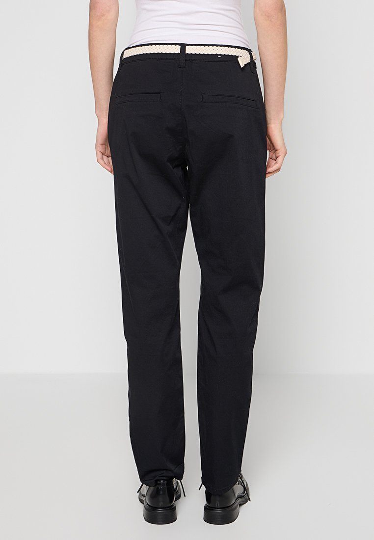REGULAR FIT Media 3