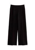Schwarze weit geschnittene Hose aus weichem Stoff, mit einem glatten elastischen Bund und ohne sichtbare Verschlüsse oder Muster.