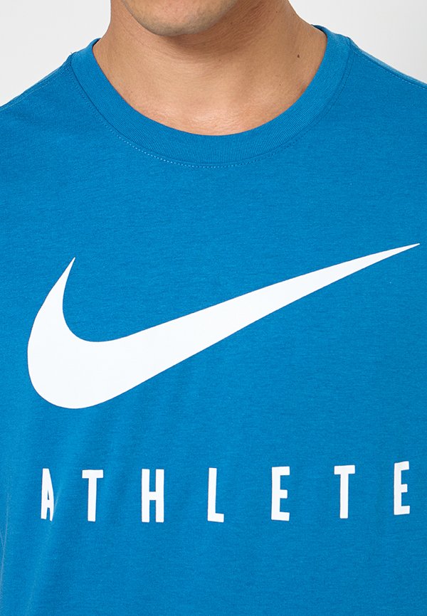 Nike Performance