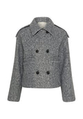 Grau meliertes, kurzes Jacket aus Wolle mit doppelter Knopfleiste, schwarzen Knöpfen, eingeschnittenem Kragen und Schulterklappen. Weiche, strukturierte Oberfläche.