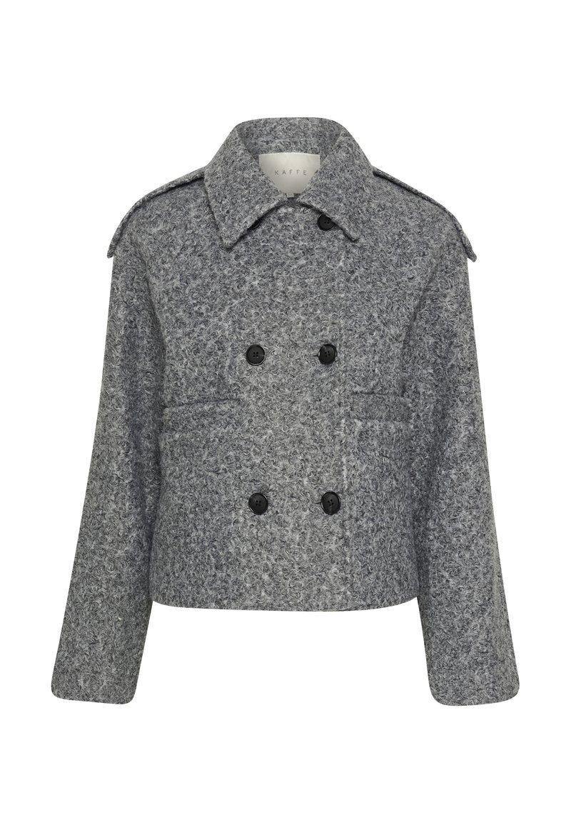 Grau meliertes, kurzes Jacket aus Wolle mit doppelter Knopfleiste, schwarzen Knöpfen, eingeschnittenem Kragen und Schulterklappen. Weiche, strukturierte Oberfläche.