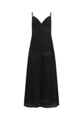 Schwarzes knielanges Kleid mit verstellbaren Spaghettiträgern, detailliertem Lochstickstoff, tailliertem Oberteil, Knopfleiste und Rock mit strukturierten Elementen.