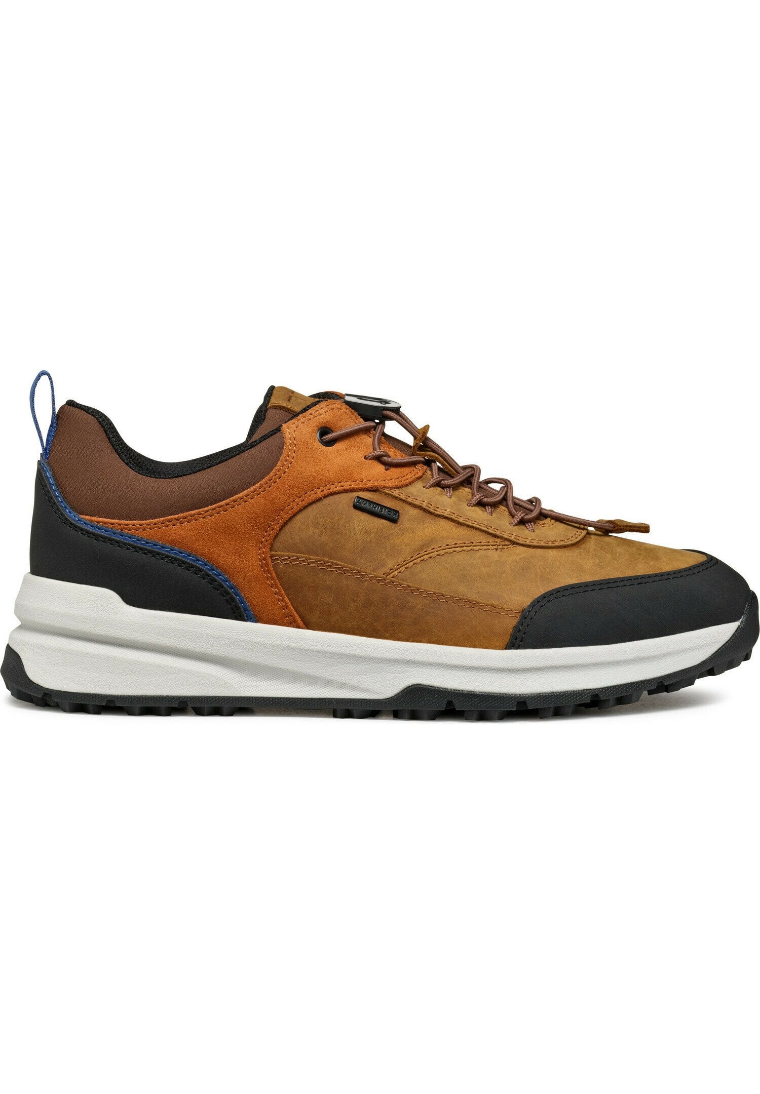 Braune und schwarze Wanderschuhe mit Obermaterial aus Wildleder und Synthetik, strukturierten Schnürsenkeln, gepolstertem Kragen und einer robusten Gummisohle für hohe Rutschfestigkeit.