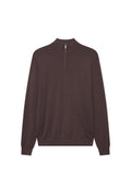 Brauner, langärmeliger Pullover mit einem Viertel-Reißverschluss-Kragen, gerippten Bündchen und Saum. Hergestellt aus einem glatten, leichten Material. Schlichtes Design.
