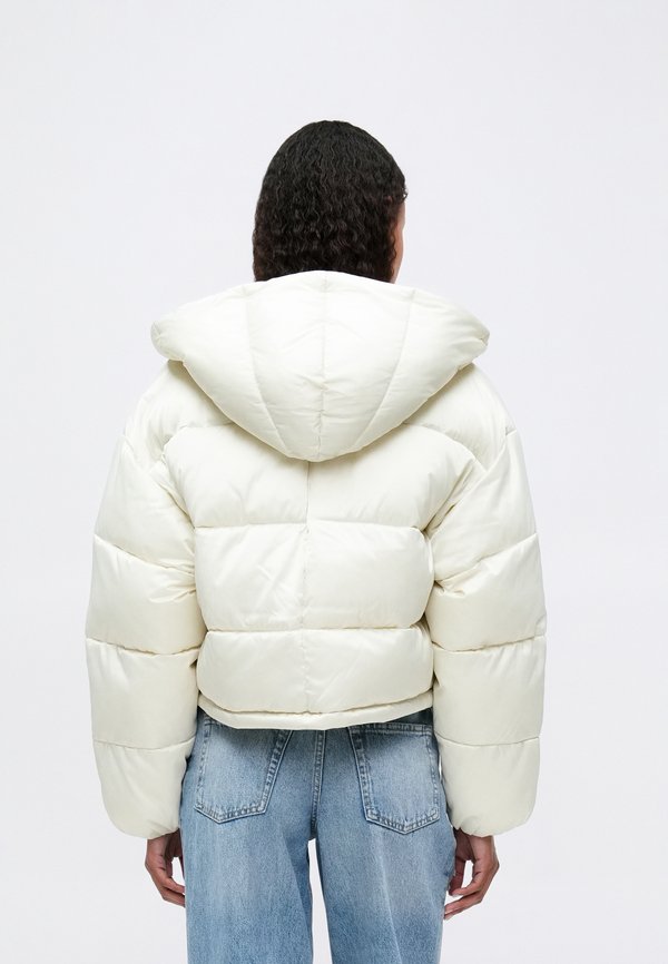 Calvin Klein MID WEIGHT SHORT WRAP PUFF