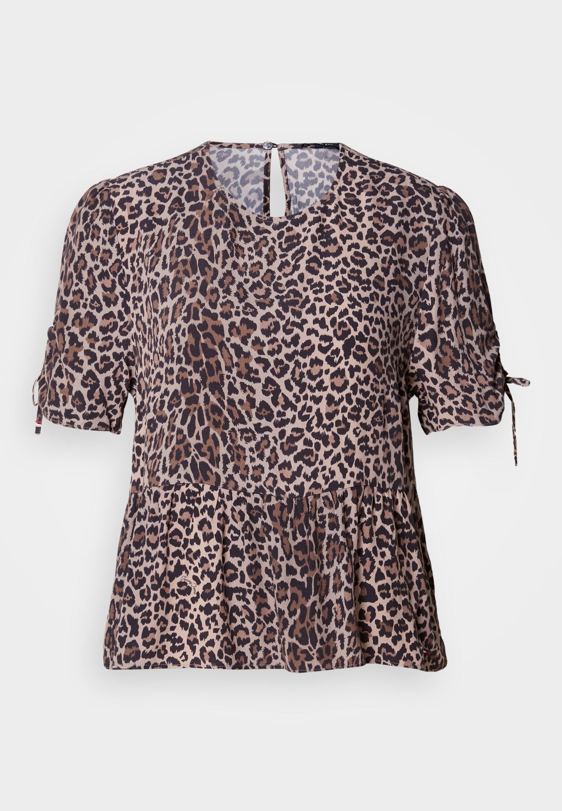 Bluse mit braunem und beigem Leopardenmuster, kurzen Ärmeln, gerafften Schultern, einem Schlitz im Rücken und einem ausgestellten, gestuften Saum.