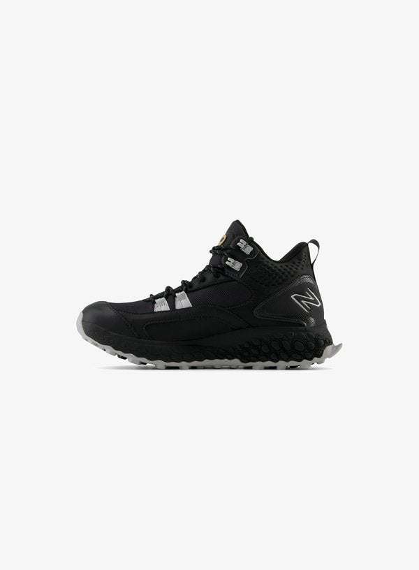 New Balance FRESH FOAM  X HIERRO MID GORE-TEX - Road running shoes - black grey